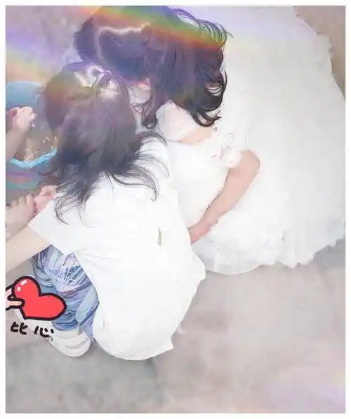 双胞胎女儿满6岁,张杰庆祝,咘芽小胖手抢镜太可爱!_谢娜_跳跳_照片