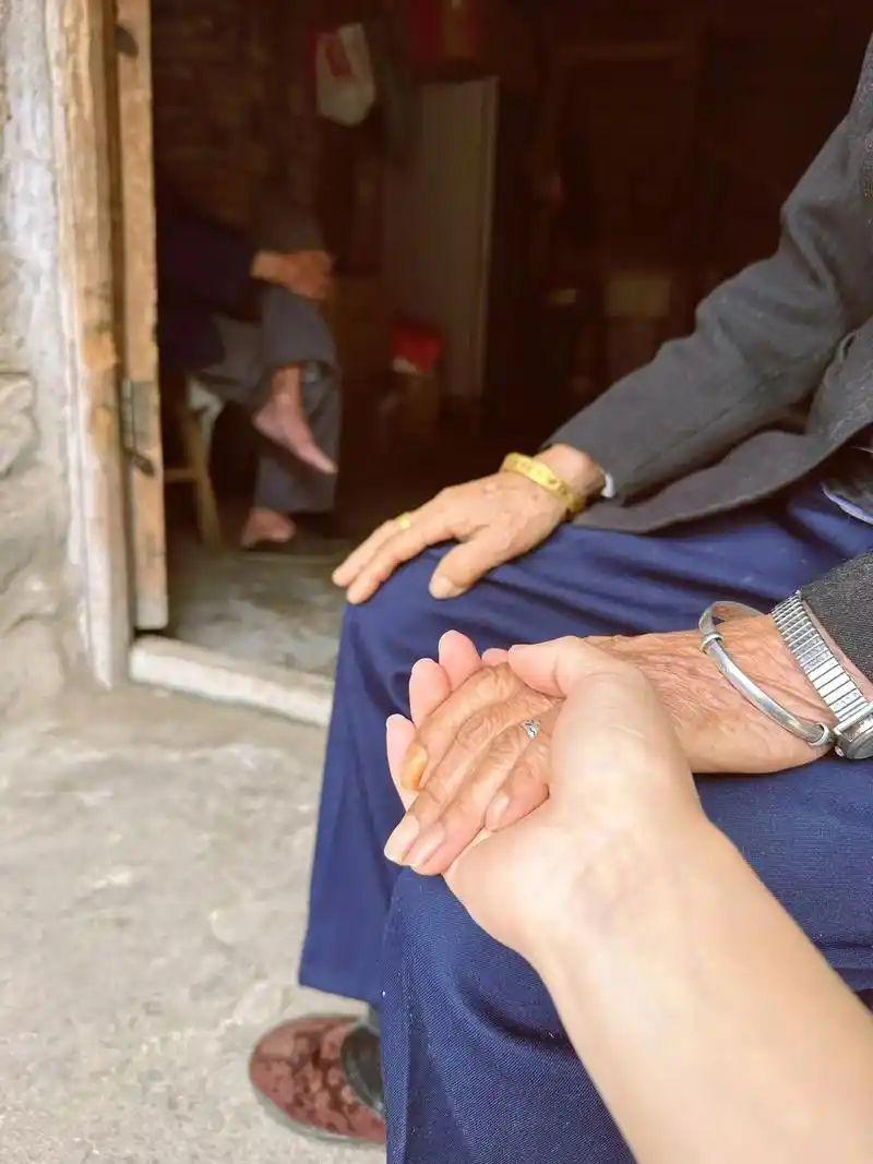 孝敬老人 选礼物.人的生命是有限的,比你想象的还要有限 一人 - 抖音