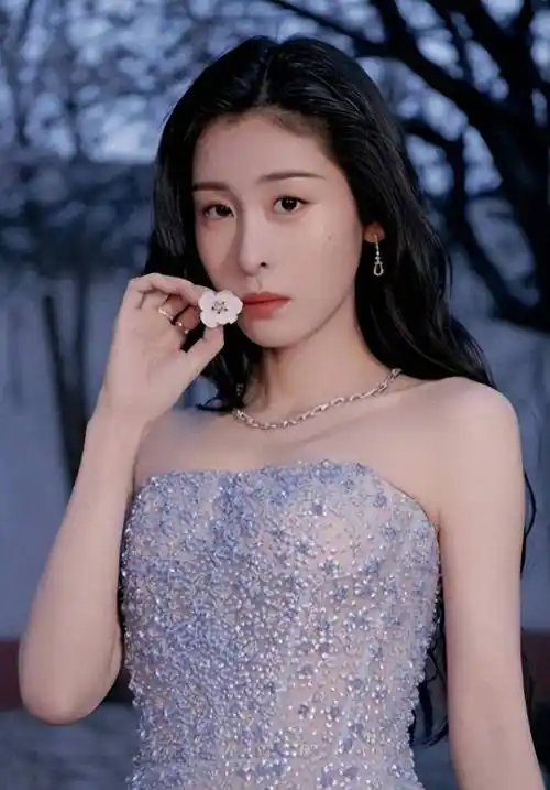 节目中张碧晨向他要生活费,听她说出的称呼,网友都感到心酸_华晨宇