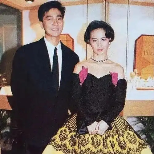 陈百强:被赌王棒打鸳鸯后,含泪送何超琼出嫁,一生充满悲情色彩