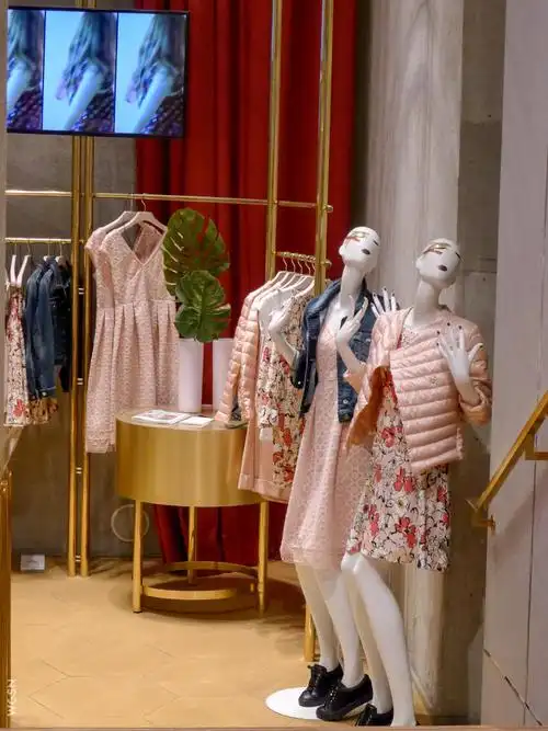 作为陈列师需要熟练掌握橱窗模特look搭配