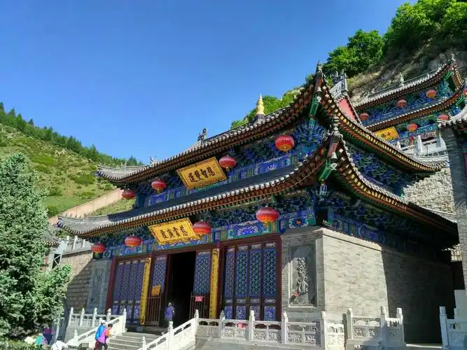 佛母洞在众多的佛教信徒心中是五台山必去的景点之一,因为世界上只有