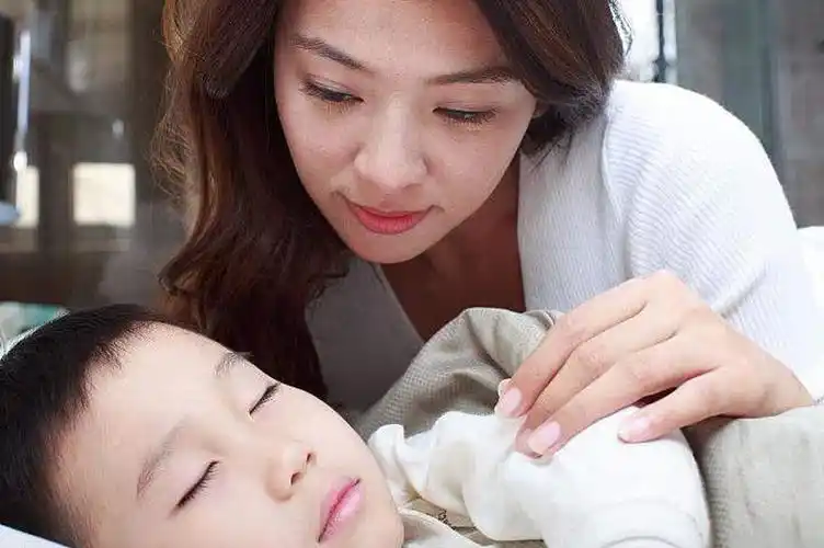 "巨婴"也遗传,秦海璐躲过高龄孕妈的危险,却躲不过遗传_腾讯新闻