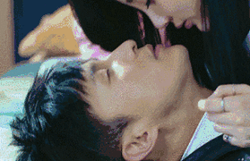 所以在这部戏里面,我们可以看到,李小璐很投入,她带出来的薛之谦也真