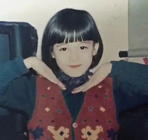 一波迪丽热巴童年照向你袭来