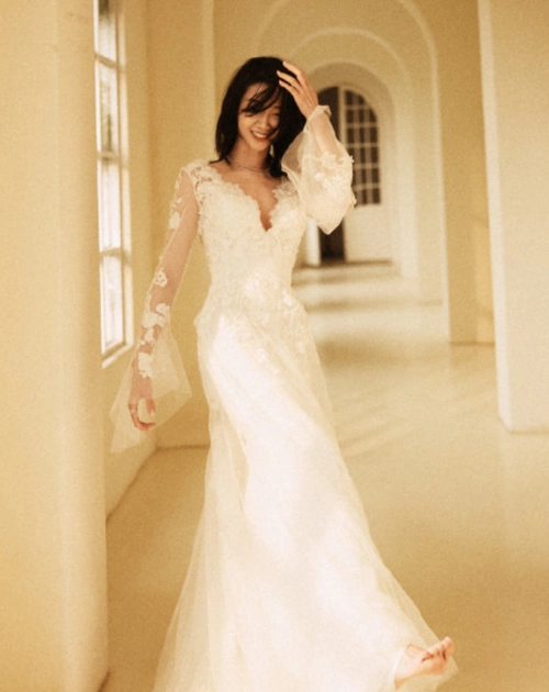 苗苗产后首封公开,婚纱打扮美轮美奂,有料身材惹人叹