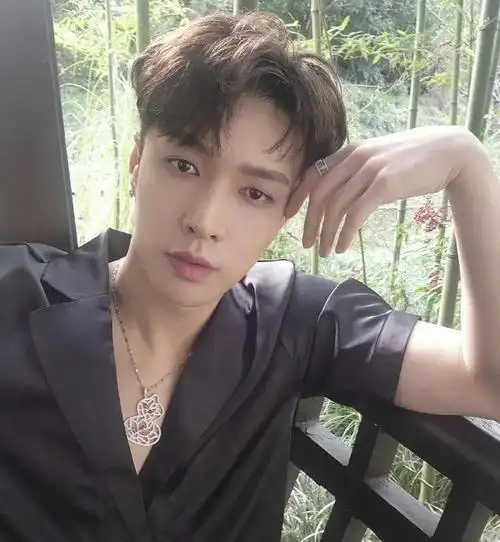 龚俊骗炮大龄女粉丝胡夏私生子曝光张艺兴靠卖丑博眼球李雪琴知三当三