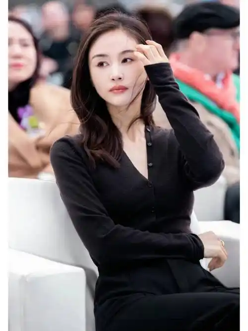 让我们知道身高不是衡量美丽的唯一标准,王子文的穿搭