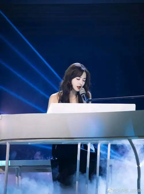 《乘风破浪的姐姐》张含韵这张脸放到101系列选秀里也毫无违和感