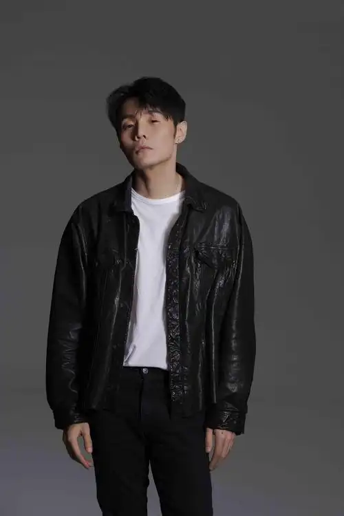 李荣浩新歌麻雀正式上线麻雀也有明天叩响心门