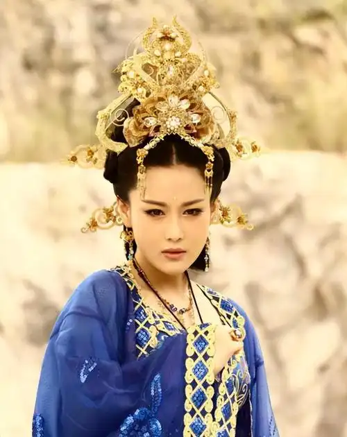 封神妲己终于露面引热议私照和电影相差大这是同一个人