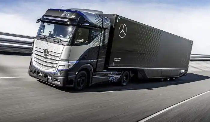 trucks)已经开始在测试跑道上测试梅赛德斯-奔驰genh2氢燃料电池卡车