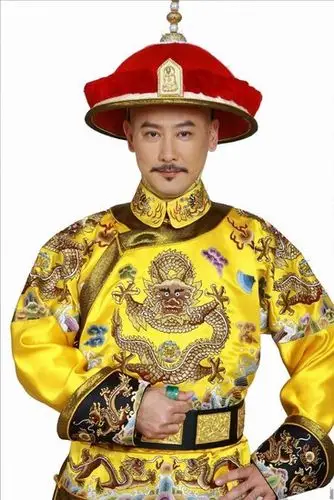 新还珠格格乾隆皇帝的衣服