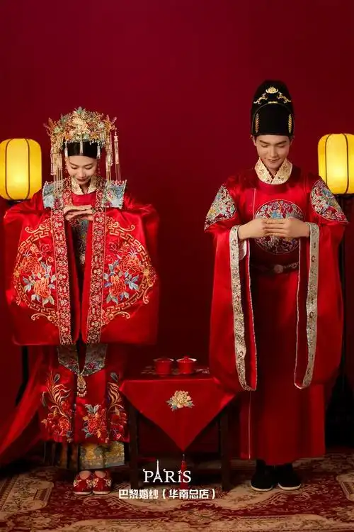 化为浪漫想象          传统的婚纱照不仅端庄大气更是经历了岁月沉淀