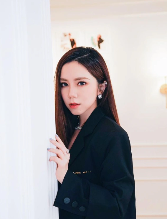 被港媒爆已和男友分手!邓紫棋七字回应超霸气,预告新歌将上线