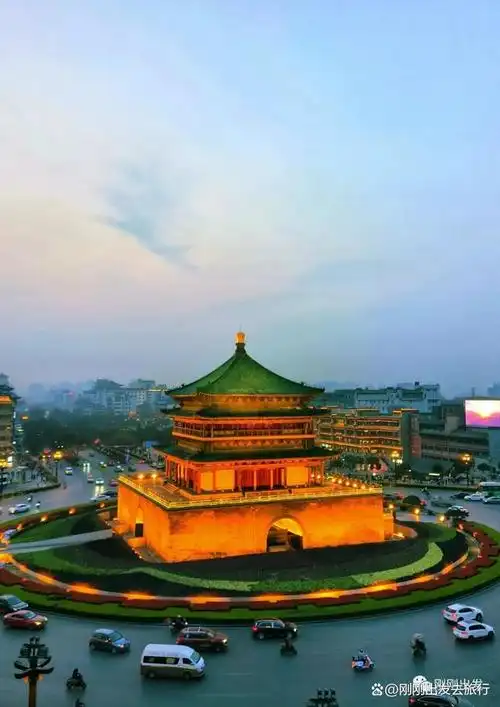 钟鼓楼是钟楼与鼓楼的合称,全国重点保护单位,位于西安市中心,始建于