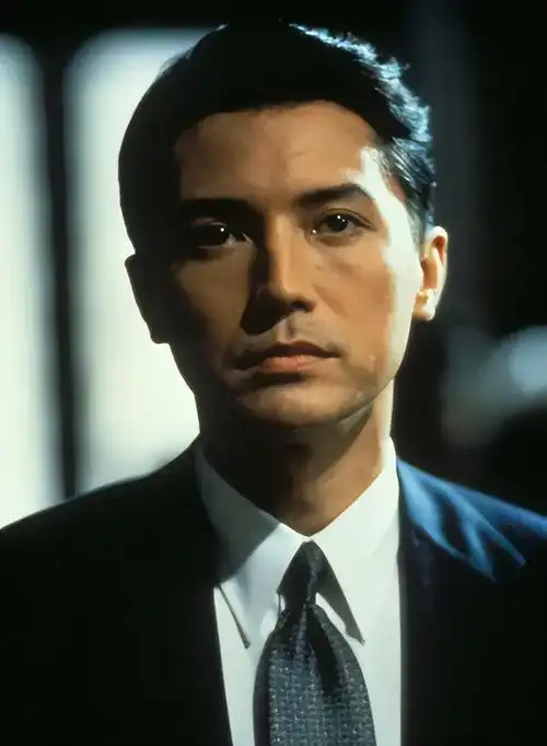 巨星尊龙:来时无父无母,走时干干净净,颜值与演技可吊打小鲜肉