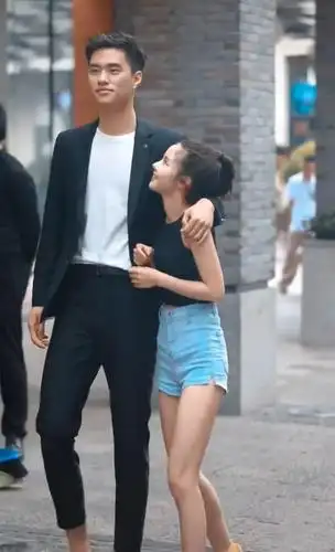 最萌30cm身高差牵手体重差了2倍仅因一点腿长意外一样