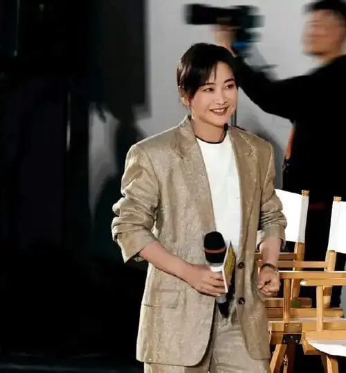 贾玲近期成就显著,状态良好,她的气质与谈吐将有大的转变_成功_电影