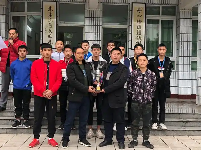 足球转动梦想,绿茵放飞希望——热烈祝贺高县沙河中学荣获县足球比赛