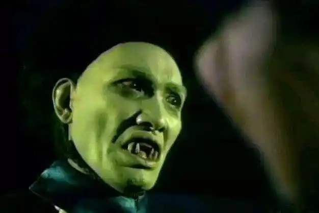 港片里的僵尸后来为什么消失了都被中国人当药材吃灭绝了