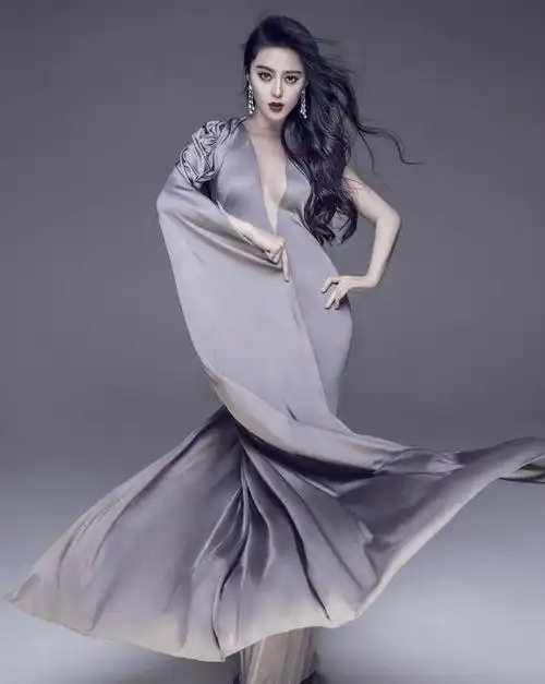 妖精唇色适合直发还是卷发 范冰冰冰冷系写真发型