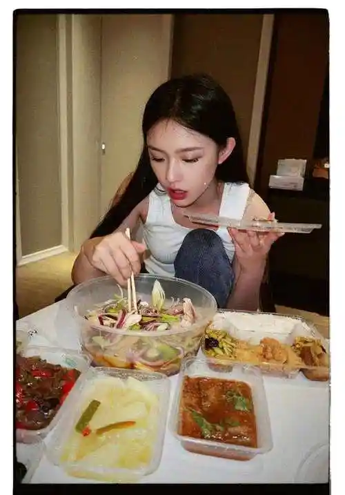 林允成功瘦身到92斤 晒减肥成果称"维持好难"- 娱乐八卦_赢家娱乐