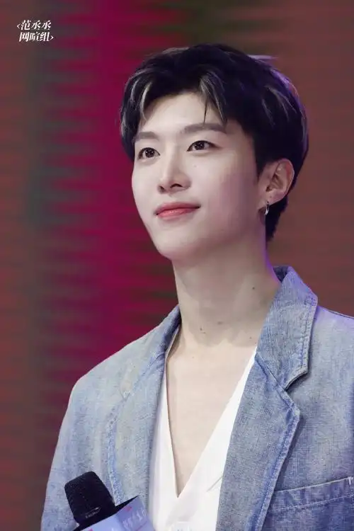 26芬腾品牌升级会今天见到可爱又帅气的代言人啦@范丞丞adam0616