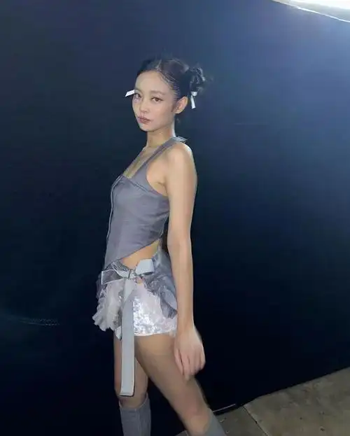 jennie海外巡演舞台"走光"?