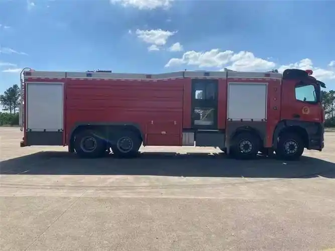 18吨奔驰arocs水罐泡沫消防车om470直列6缸发动机