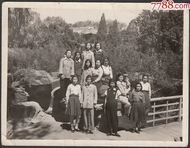 五十年代女生合影_老照片_包袱斋【7788收藏__收藏热线】