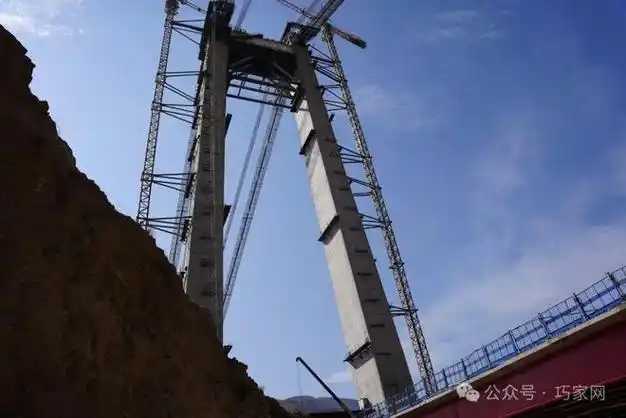 正在建设中的川滇高速金沙江特大桥