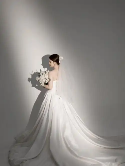 主纱没有一个正面好看的,造型化妆不是我想要的好单一的感觉#婚纱照