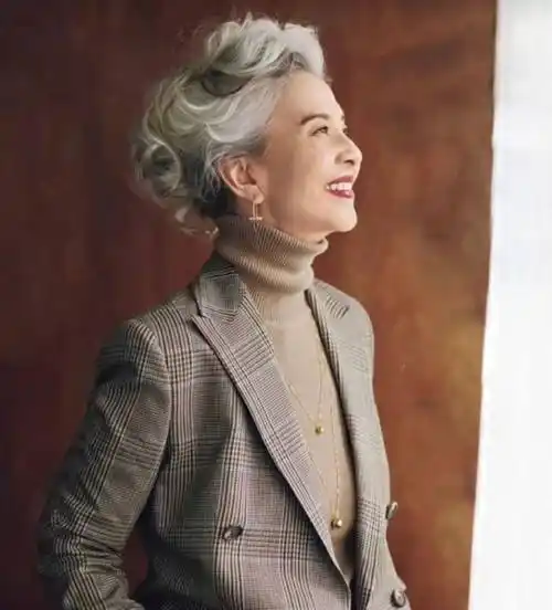 老太太,白发=优雅,学学这些奶奶们,个个优雅端庄_头发_女性_细节