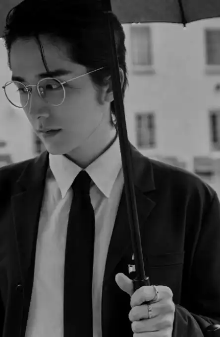 张新成确认参演《默读》,看到路透造型之后,费渡本人_腾讯新闻