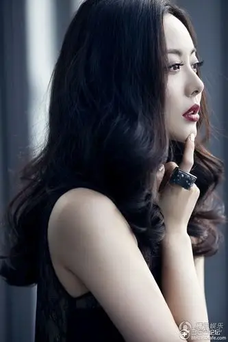 演员原雨高贵典雅写真