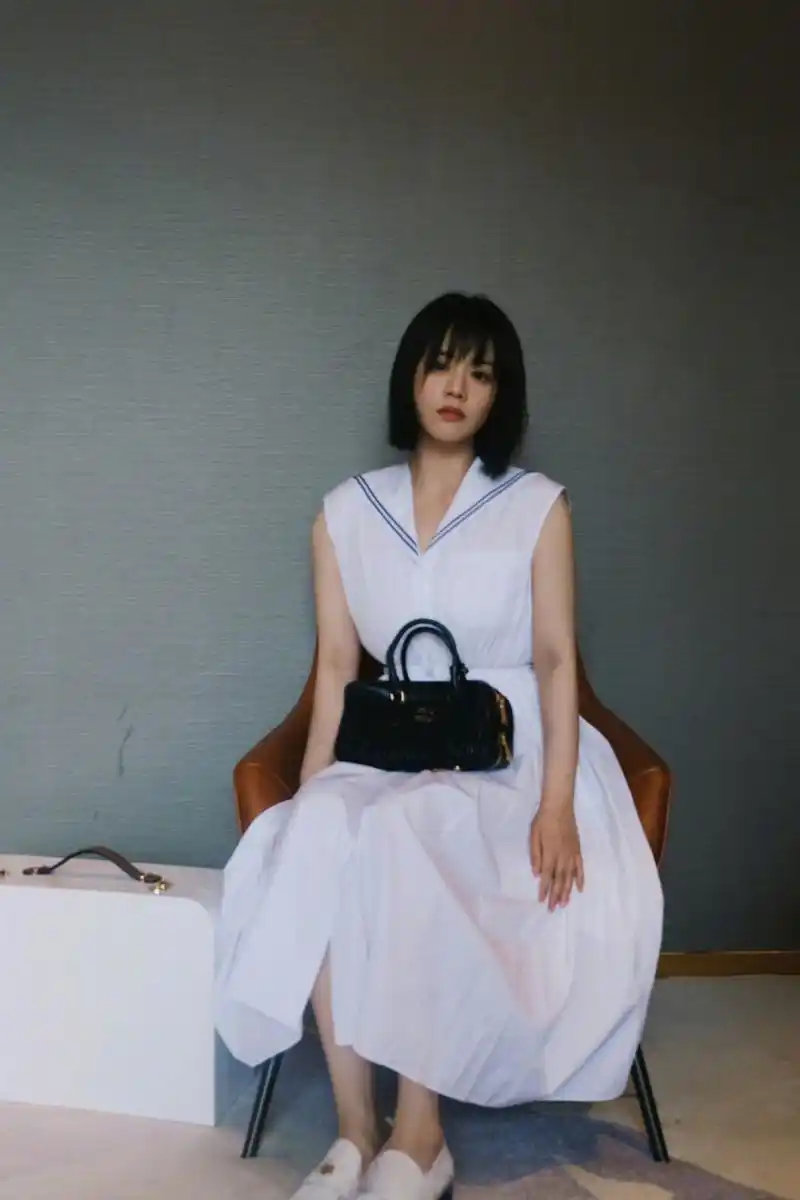 马思纯短发白裙造型# 马思纯和青春疼痛文学女主适配度也太高了!