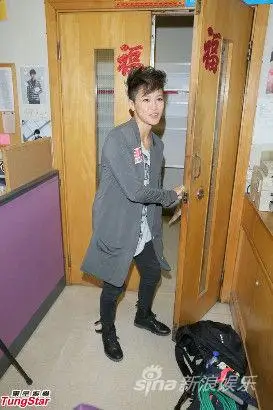 何韵诗出柜望绯闻女友谅解拒谈容祖儿