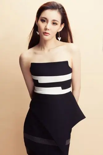 美女主播王烿新浪娱乐讯 福建东南卫视美女主播王烿献唱的新歌《冷