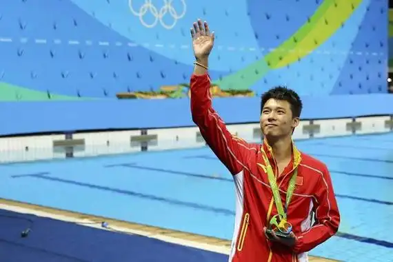 陈艾森才19岁包咋就那么大 我笑了!网友眼神太好