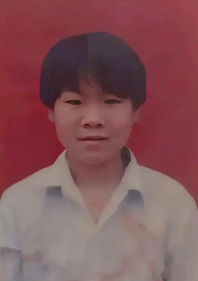 岳云鹏小时候上学时学生证上的证件照