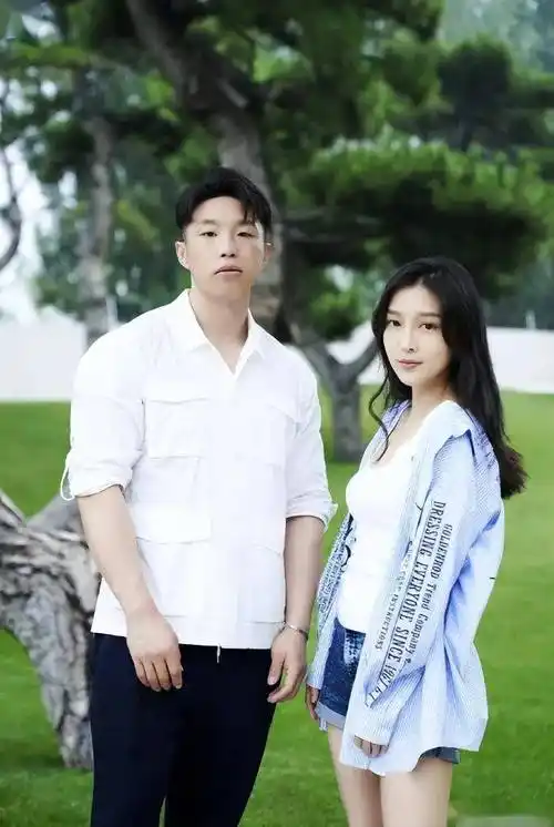 张鹤伦结婚多年不漏风声作为曾经和张云雷,宁云祥,孟鹤堂并列的德云四