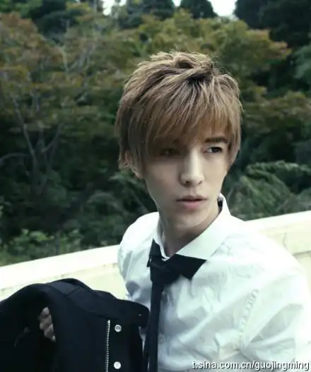 姜潮 《小时代》里演南湘前男友的姜潮,近日晚在微博上传了9张