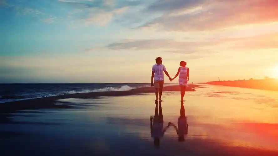 情侣在长廊高品质的壁纸