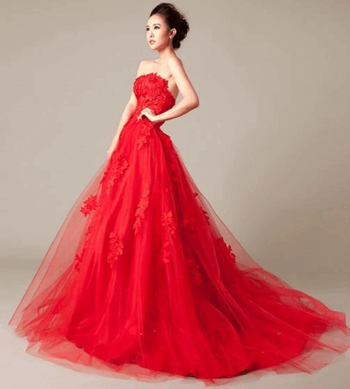 妩媚而温婉的蕾丝vera wang风小拖尾红色婚纱礼服