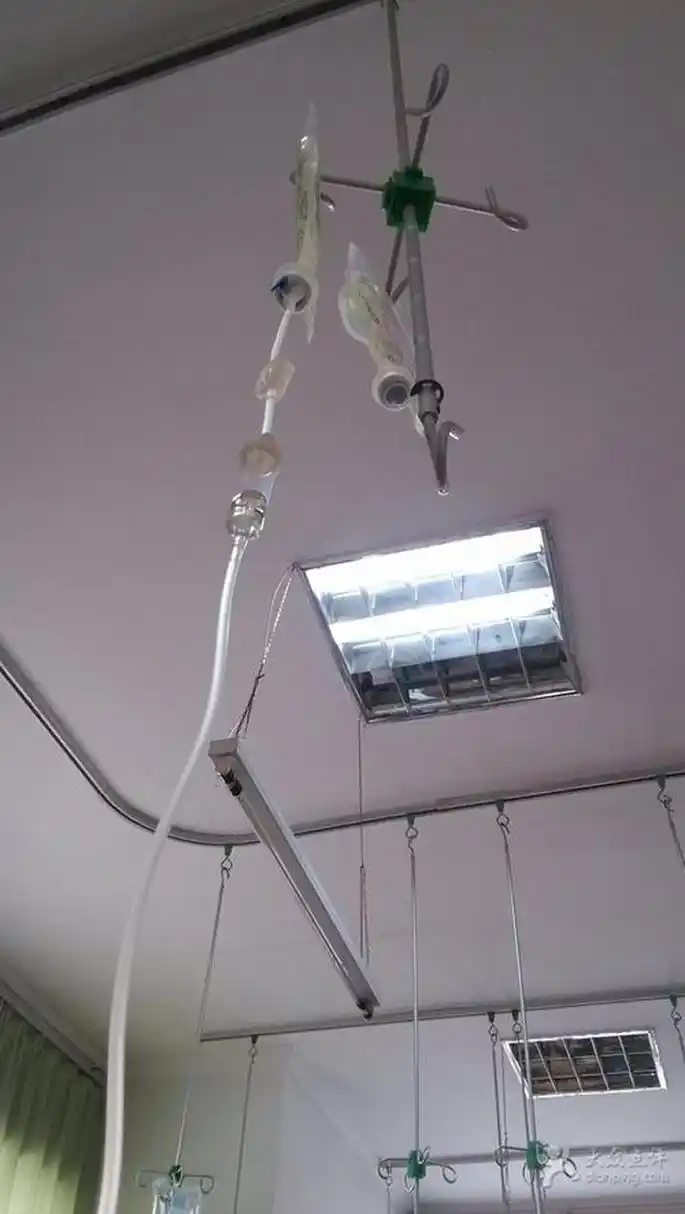 血抽了两大管,尿检给了一个白色透明塑料桶,容积量相当于五升.