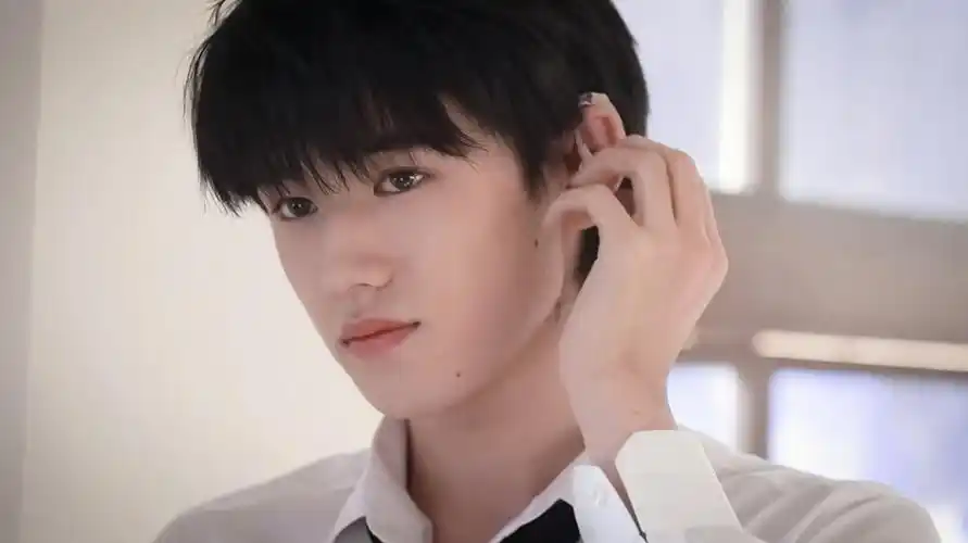 宋亚轩橙光素材 cr.抱着甜润