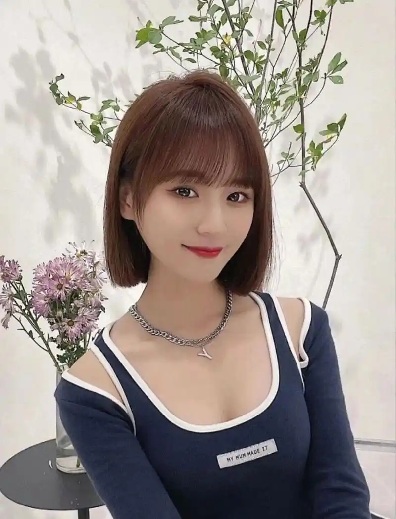 可以很美的短发发型沙发自来卷也可的一刀切短发不打理也好看显瘦刘海