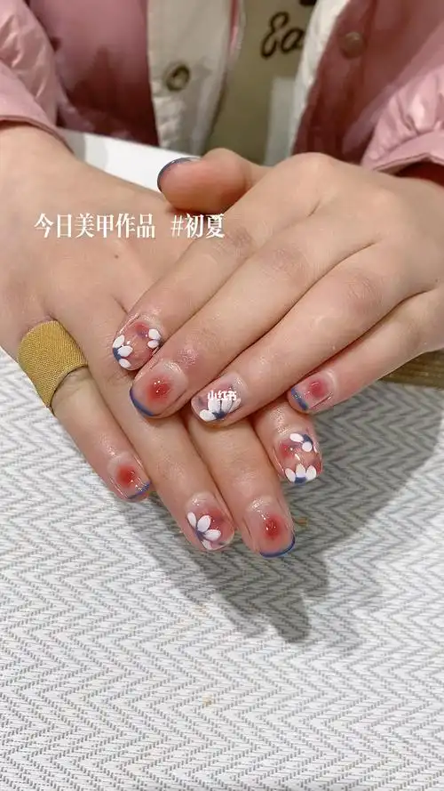 彩绘小花花美甲