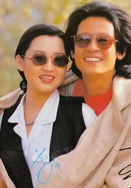 为什么54岁的许晴不婚不育?她终于承认:如果他还在,我会嫁!